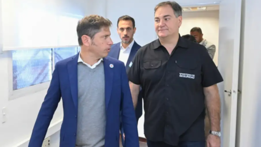 Desplazaron a 24 policías bonaerenses vinculados a un excomisario que es candidato de LLA