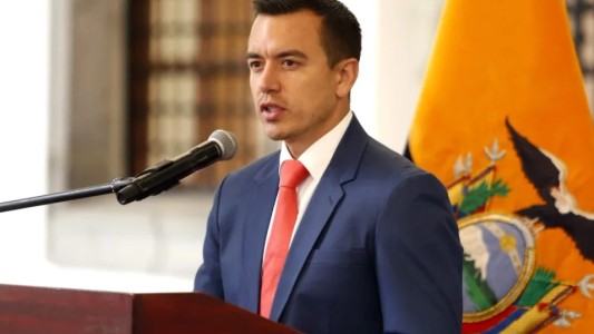 Ecuador anuncia la desvinculación de 5.000 funcionarios públicos y fusión de ministerios