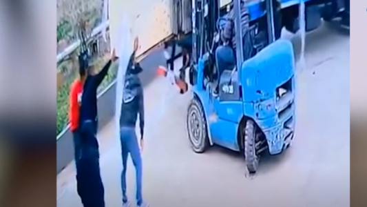 Tragedia en lavadero: bajaban un generador, se le cayó encima y murió aplastado