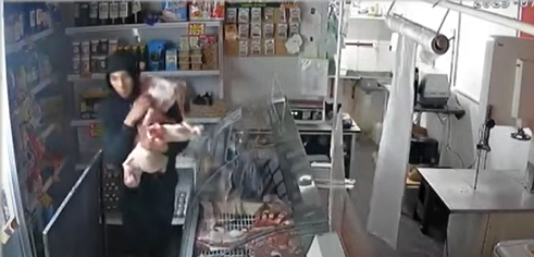 Robaron en una carnicería y se llevaron la carne al hombro