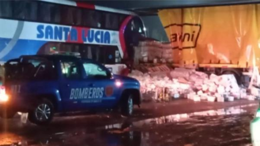 Santa Fe: trágico choque frontal dejó al menos tres muertos