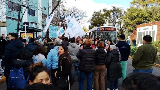 Denuncian que la “motosierra” también llegó al Hospital Naval, donde corren riesgo 500 puestos de trabajo