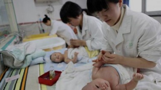 China dará subsidios familiares para impulsar la natalidad