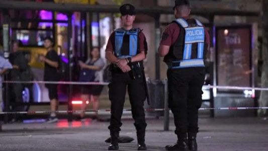 Chip electrónico y rastreo en vivo: así son los nuevos chalecos antibalas de la Policía de la Ciudad