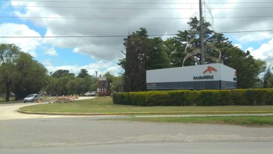 Más de 500 trabajadores serán suspendidos por Acindar