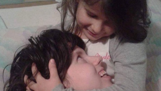 Una mujer queda en coma durante el parto y al despertarse siete años después conoce a su hija