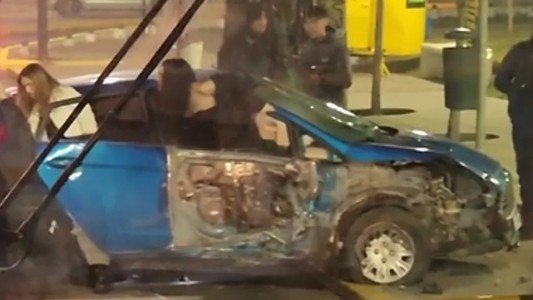 Neuquén: conducía alcoholizado, chocó contra una garita de colectivos y hay varios heridos