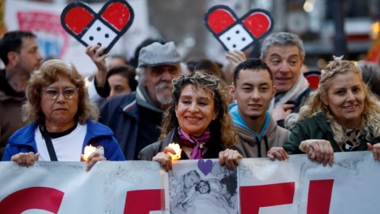 Trabajadores del Garrahan volvieron a reclamar por sus salarios con una marcha de velas al Obelisco