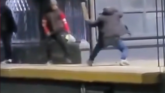 Quilmes: facazos en la estación del tren