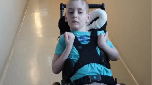 "Sr. Presidente, yo lo voté": la carta de una mujer cuyo hijo cayó de un inflable y quedó con secuelas neurológicas