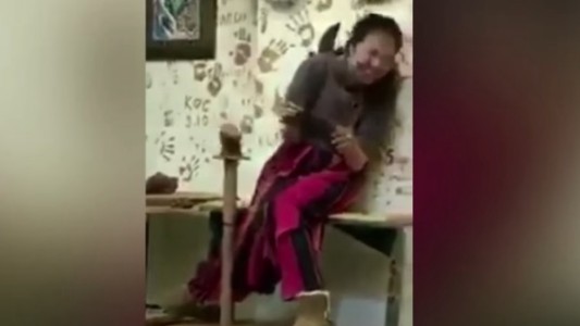 Video: la chica estaba en su primera clase de alfarería y la figura que formó la tentó muchísimo