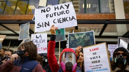 Acampe y paro de trabajadores y científicos del CONICET