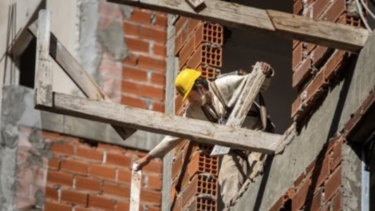 Un dato que ilusiona al Gobierno: la construcción pegó un salto del 13,9% y acumula un semestre de crecimiento