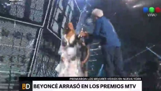 Beyoncé arrasó en los premios MTV