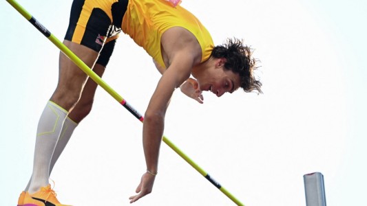 Duplantis no encuentra techo: batió su decimotercer récord del mundo de salto con garrocha