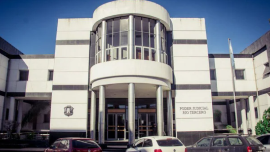 Una mujer va a juicio acusada de matar a su padre: denunció que era abusada desde su infancia