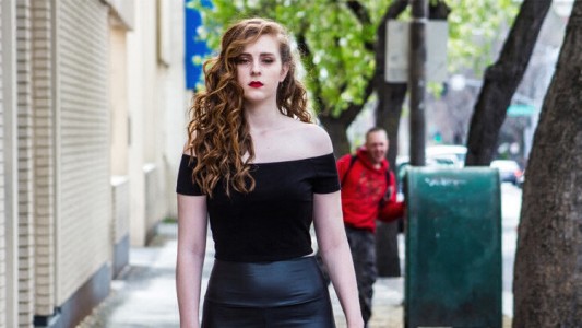 Una modelo es acosada en plena sesiòn de fotos y la imagen se volvió viral