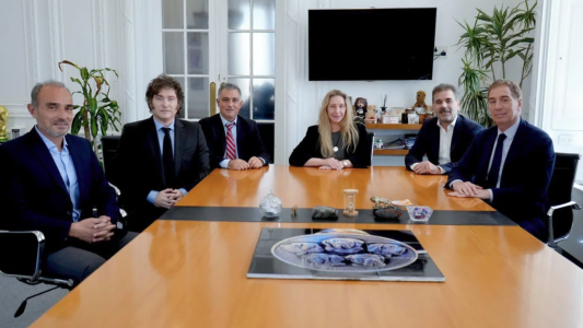 Cumbre libertaria bonaerense: Ritondo, Santilli y Pareja visitan a Santiago Caputo en Casa Rosada
