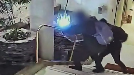 Recoleta: intentaron robar una baranda de bronce y fueron detenidos