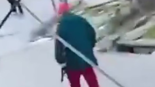 Loma Hermosa: detuvieron a un prestamista por amenazar con una ametralladora a las personas que le debían dinero