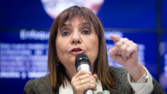 Bullrich presenta el sistema para desbloquear e investigar celulares en casos criminales de alto impacto