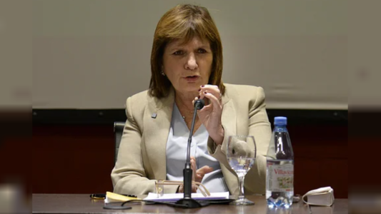 Bullrich trató de "inútil" a Kicillof por los graves incidentes en la cancha de Independiente