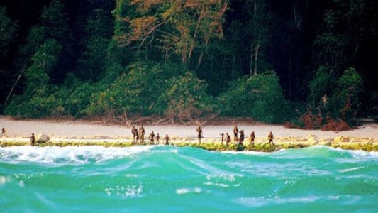La extraña isla enla que vive una tribu aislada que mata a todo aquel que quiera visitarla