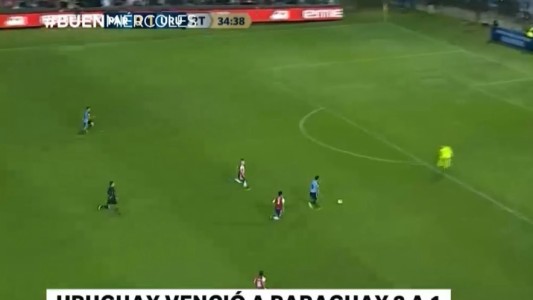 Uruguay superó a Paraguay y se acerca a Rusia