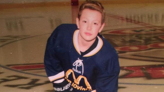 Un niño de 11 años se ahorca después de que su novia fingiera su propio suicidio