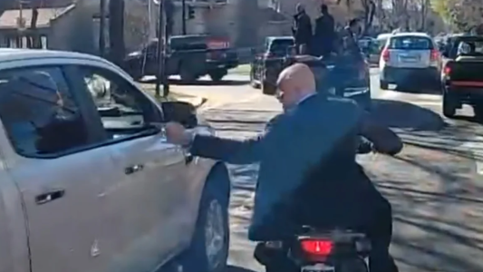 Lomas de Zamora: le tiraron piedrazos a la caravana de Milei y Espert se escapó en moto