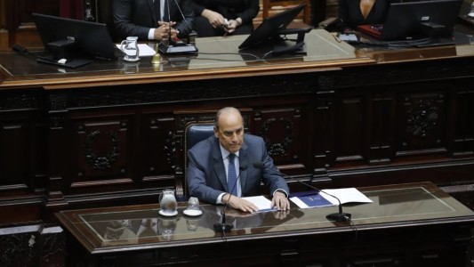 Francos eludió preguntas y fue blanco de chicanas en Diputados