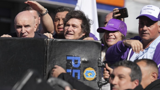 Detuvieron a dos personas por la agresión a la caravana de Milei en Lomas de Zamora