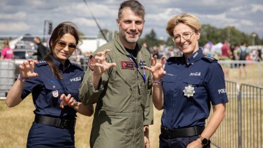 Un avión polaco se estrelló durante el ensayo para un espectáculo aéreo: murió el piloto