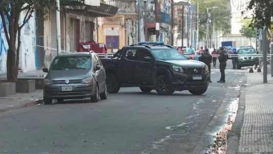 Un policía mató a un hombre que intentó robarle el arma en La Boca