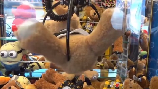 El secreto mejor guardado del mundo: así se hackea una máquina atrapa-muñecos