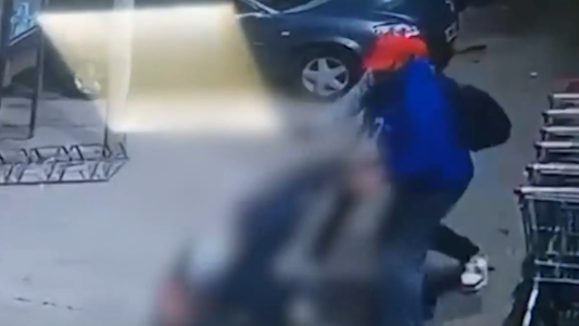 Lo asaltaron a en la puerta de un supermercado y lo ejecutaron