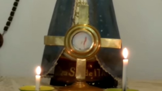 Grupo de jóvenes de Rafaela asegura haber visto sangrar a una hostia