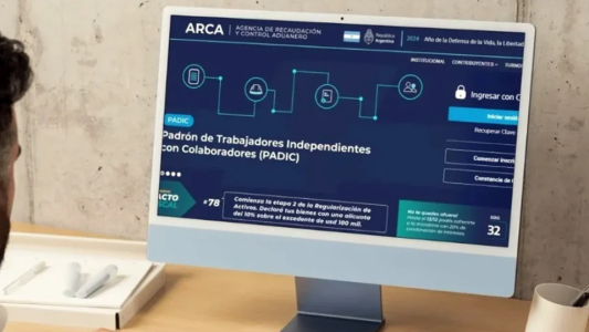 La recaudación tributaria cayó en torno a 2,4% en términos reales en agosto