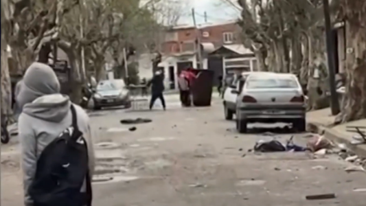 Atacaron una comisaría para rescatar a un detenido: tiros y piedrazos cerca de una escuela