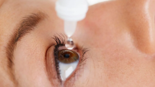 Sin anteojos: ANMAT aprobó las primeras gotas que corrigen la presbicia