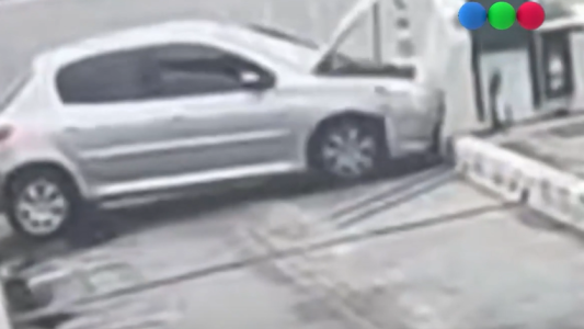 Escapaba de la Policía y chocó en un peaje