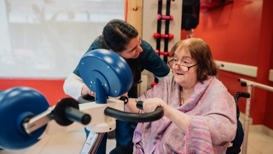 Aseguran que las nuevas corrientes en geriatría profundizan el cuidado de las personas