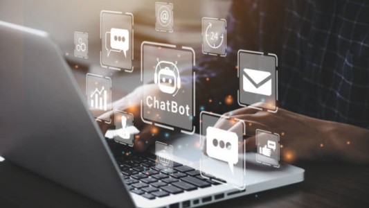 OpenAI y Meta ajustan chatbots de IA para proteger a adolescentes en crisis emocionales