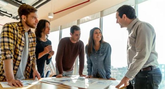 El salario motiva a la mitad de los directivos argentinos a cambiar de empleo