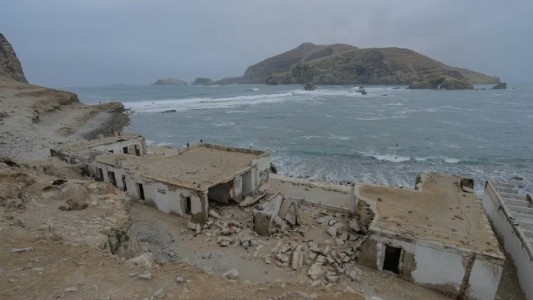 Perú reconstruirá una cárcel isleña al estilo Bukele