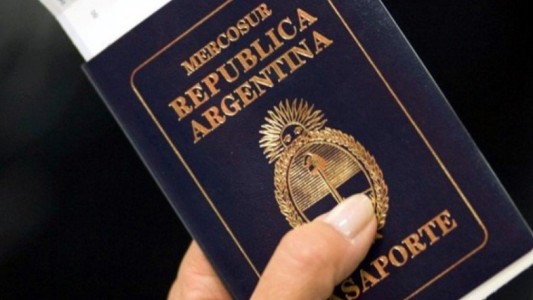 Alerta pasaportes: piden devolver una serie por una falla invisible en la tinta y cómo saber si te afecta