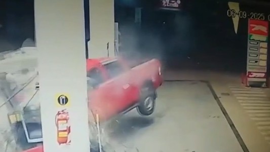 Video: Impactante choque en una estación de servicio de San Bernardo