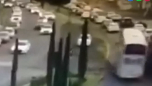 Tren embistió a un micro en un paso a nivel: 10 muertos