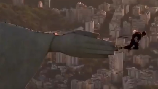 Subió al Cristo Redentor y se lanzó en parapente: lo busca la Policía