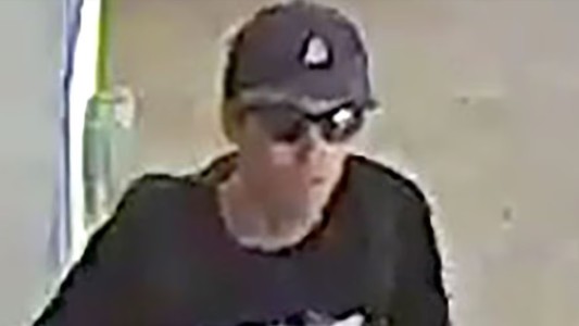 El FBI difundió las primeras imágenes del sospechoso de haber asesinado a Charlie Kirk